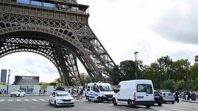 Pranešimai dėl galimai užminuoto Eifelio bokšto – melagingi: Prancūzų policija pradėjo tyrimą