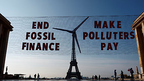 Tai ne pokštas: Eifelio bokštas „pavirto“ vėjo jėgaine – siunčia svarbią žinią