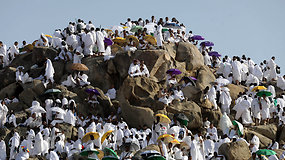 Musulmonai sugūžėjo ant Arafato kalno – žmonių skaičius gali siekti ir 2,5 milijono