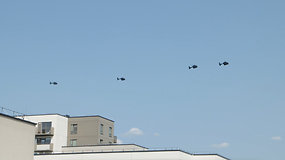 Pamatykite: virš Vilniaus miesto ratus suka keturi NATO sraigtasparniai