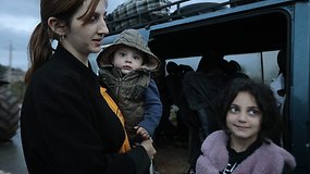 Kalnų Karabachą paliko dešimtys tūkstančių pabėgėlių, persikelia į Armėniją