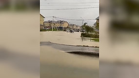 Rusijos rytiniame mieste – nepaprastoji padėtis: gatvės skęsta vandenyje