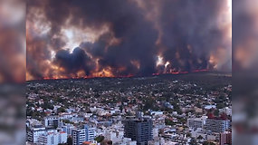 Ugnies siena Argentinoje: šimtai žmonių bėga nuo liepsnų, dirba beveik 1000 ugniagesių