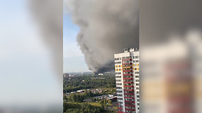 Sankt Peterburge – didžiulis gaisras: virš miesto kyla dūmai