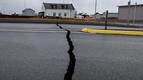 Skylantys keliai ir virpanti žemė: Islandijoje netrukus gali išsiveržti magma
