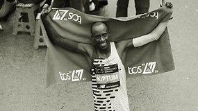 Pasaulis gedi pasaulio greičiausiojo: žuvo 24-erių maratonininkas Kelvinas Kiptumas