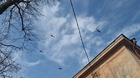 Virš sostinės pakilo sraigtasparniai: kariuomenė – tai pasiruošimas NATO 20-mečio šventei