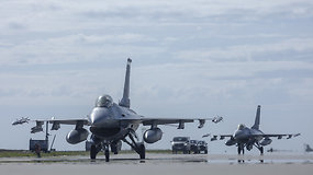 JAV kariai su naikintuvais F-16 dalyvavo karinių oro pajėgų pratybose „Budrus sakalas 2024“