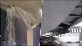Stiprios liūtys Indijoje: įgriuvo sostinės oro uosto stogas, sutraiškyti automobiliai