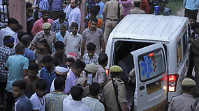 Indijoje mirtina spūstis pražudė bent 121 žmogų: maldininkų skaičius viršijo tris kart
