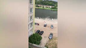 Įspūdingas audros šėlsmas Kaune: žmonės bėgo slėptis