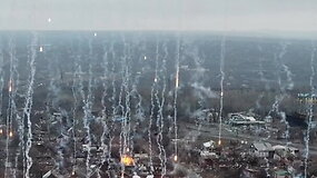 Neįtikėtini vaizdai: Rusijos pajėgos atakavo Ukrainos miestą fosforo bombomis