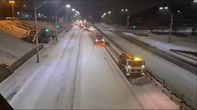 Kyjivo tarnybos kovoja su sniegu sostinės keliuose