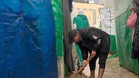 Stiprūs lietūs apsunkina gyvenimo sąlygas perkeltųjų asmenų stovyklose Gazoje