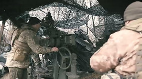 Naujienos iš fronto: amerikietiškos haubicos M777 puikiai veikia bet kokiu oru