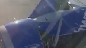 Pakraupę „Boeing“ keleiviai stebėjo, kaip atplyšta lėktuvo dalis