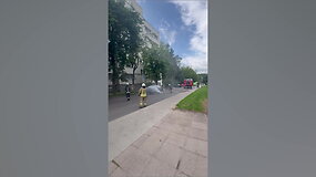 A. Mickevičiaus g. Vilniuje dega automobilis