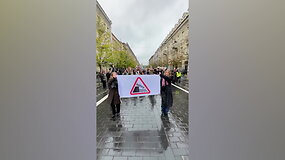 Vilnių drebino studentų eisena: &bdquo;Gėda Nausėda&ldquo;