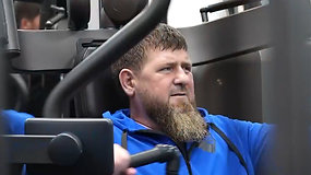 Naujos detalės apie kritinę R.Kadyrovo sveikatos būklę: bando paslėpti vaizdais iš sporto salės