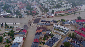 Vaizdai kaip iš siaubo filmo: Lenkijoje ir Čekijoje po liūčių kilo potvyniai