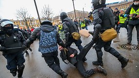 Rusijoje protestuotojai išėjo į gatves – policija blokuoja miestų centrus, sulaikyta per 5,3 tūkst. žmonių