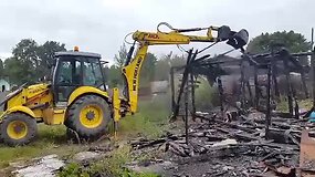 Vilniaus tabore nelegalių namų liekanas griovė buldozeris