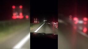 Pavojinga situacija: &Scaron;iaulių rajone vilkikas važiavo prie&scaron; eismą