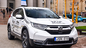 Renkame „Tautos automobilį 2020“: kuo stebina Honda CR-V Hybrid?