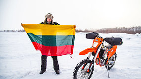 Karolio Mieliausko iššūkis pavyko: 6 motociklininkai ir UAZ pervažiavo užšalusį giliausią Baikalo ežerą