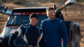 Paslaptingiausias lietuviškas ekipažas Dakare – G.Petrus ir P.Valaitis – apie bagio privalumus ir trūkumus