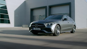 „Mercedes-Benz“ pristatė naująją C klasę (sedanas)