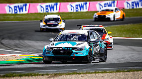 Jonas Karklys debiutavo „ADAC TCR Germany“: antroji diena Oscherslebene