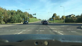 Nežymėto policijos automobilio manevrai Alytuje
