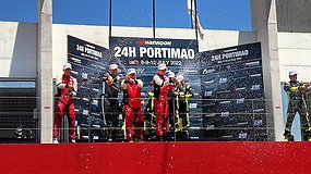 24 val. series podiumas Portimao trasoje: lietuviai džiaugiasi antrąja vieta GTX klasėje