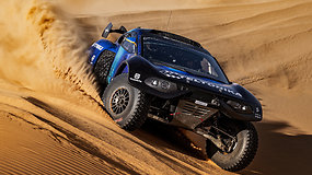 Vaidotas Žala Maroke išbandė naująjį Dakaro ralio „Prodrive Hunter“