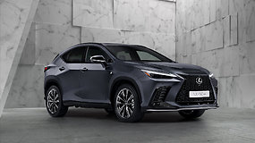 Konkurso „Lietuvos metų automobilis 2023“ atradimai: Lexus NX kamera, rodanti, kas po dugnu