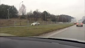 Vilniuje, Geležinio vilko gatvėje, degė automobilis „Peugeot“