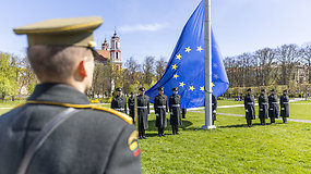 V.Sinkevičius ES vėliavos pakėlimo ceremonijoje: į Europos suartėjimą turėjo vesti taika ir noras ją puoselėti