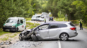 Vilniaus Pilaitės rajone susidūrė automobiliai, yra nukentėjusių