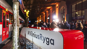 Iš Vilniaus geležinkelio stoties į Rygą pajudėjo pirmasis traukinys