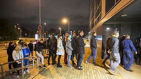 Išankstinis balsavimas Vilniuje: balsuotojų eilės nusidriekė net lauke