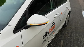 Vilniuje „CityBee“ automobilis susidūrė su BMW