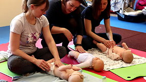 Kūdikių masažas: kaip sumažinti dieglius pilve