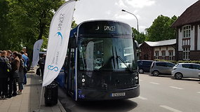 Pristatytas Klaipėdoje pagamintas elektrinis autobusas, kurį įkrauti prireiks vos 5 minučių
