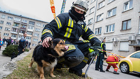 Sostinėje atvira liepsna degė butas