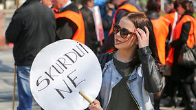 Protesto akcija „Už didesnius atlyginimus ir vaikų svajonių išsipildymą“