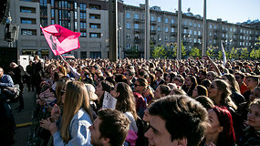 Minia vilniečių prie Seimo protestuodami šėlo koncerte „Laisvė rokenrolui“