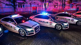 Naujieji policijos automobiliai iš arti: geriau matomi tamsoje ir išvystantys 250 km/val. greitį