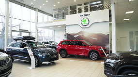 Alytaus „Škoda“ automobilių salone galima pamatyti išskirtines miesto visureigių „Kodiaq“ ir „Karoq“ versijas