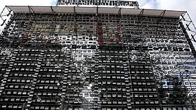 Rekordas: Vilniuje pastatyta didžiausia radijo imtuvų dekoracija